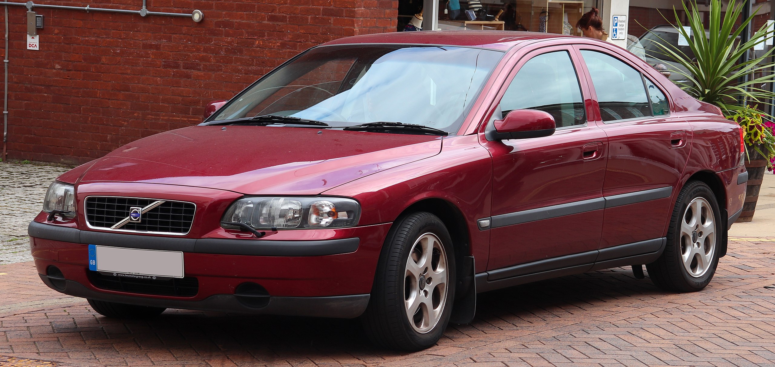 File:2002 Volvo S60 S T 2.0 Front.jpg - Wikimedia Commons