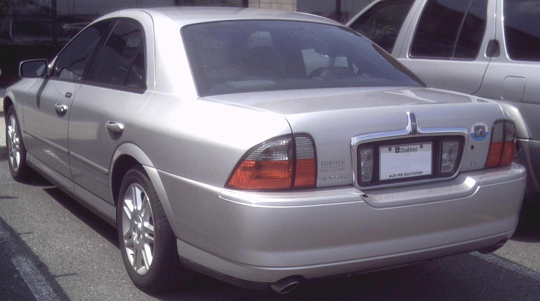 File:'03-'05 Lincoln LS V6 -- Rear.jpg - Wikimedia Commons