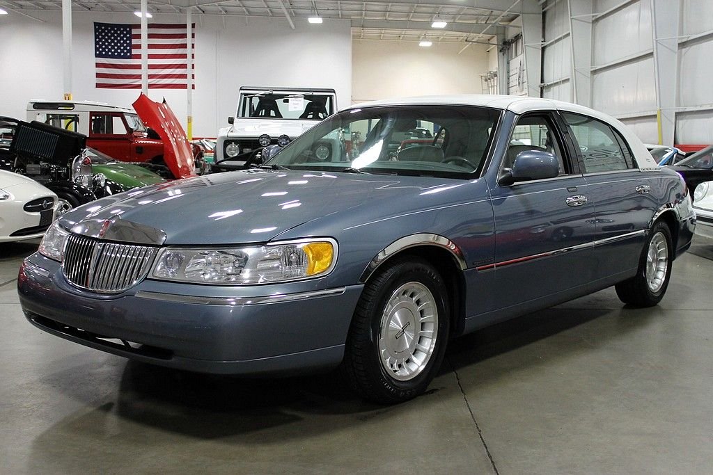 1999 Lincoln Town Car | GR Auto Gallery