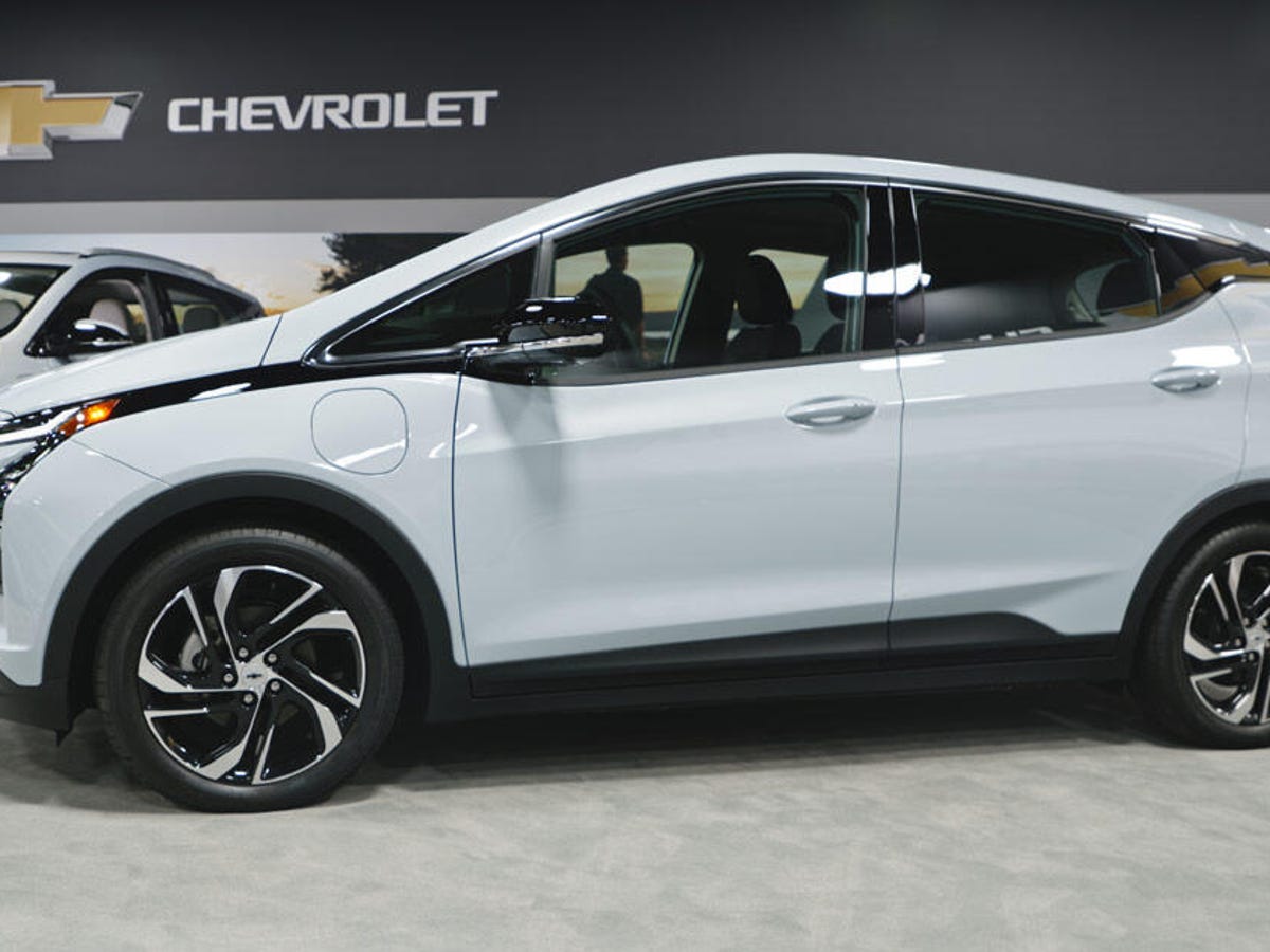 2022 Chevy Bolt EV has a fresh face and a new interior - CNET