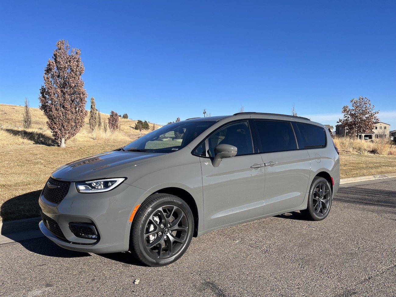 2022 Chrysler Pacifica: The Hybrid Version Is the Better Way to Go