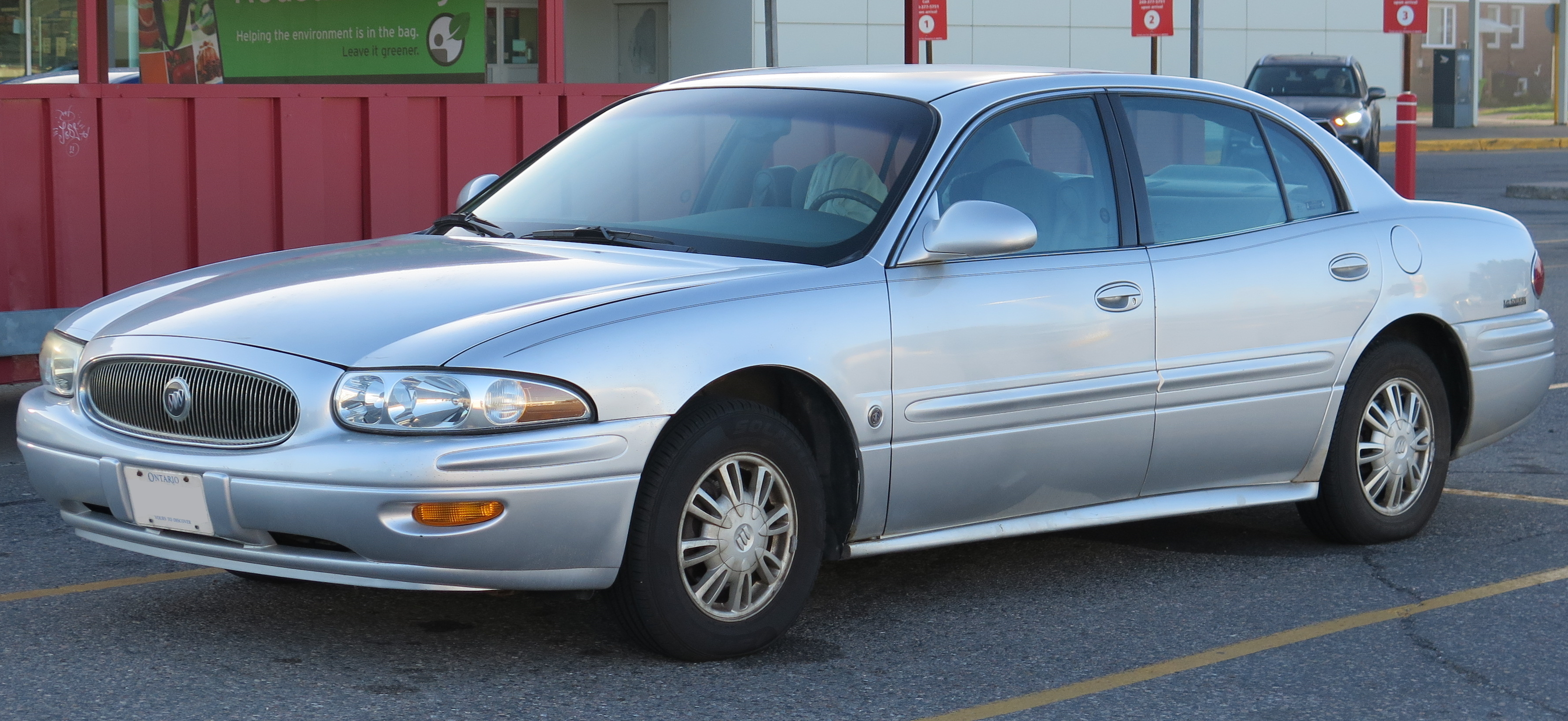 File:2002 Buick LeSabre Custom in Sterling Silver Metallic, Front Left,  09-01-2022.jpg - Wikimedia Commons