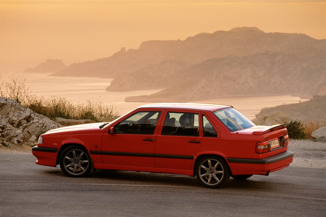 The model that aimed for the stars: the Volvo 850 celebrates its 25th  birthday - Volvo Car USA Newsroom