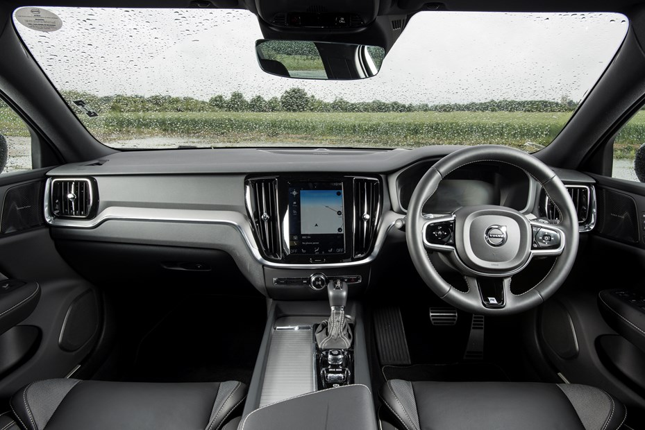 Volvo S60 (2023) interior | Parkers