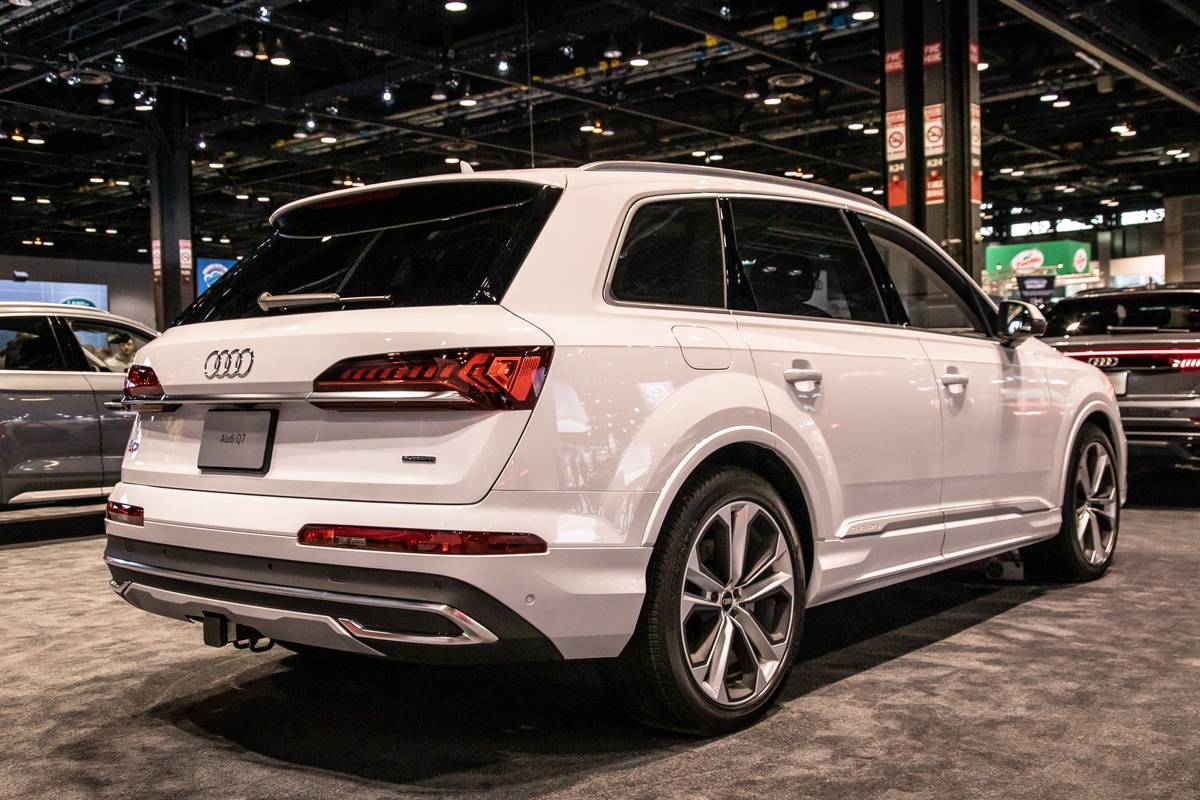 2020 Audi Q7 Base Trim: Four-Cylinder Engine, Lower Price and Worse MPG |  Cars.com