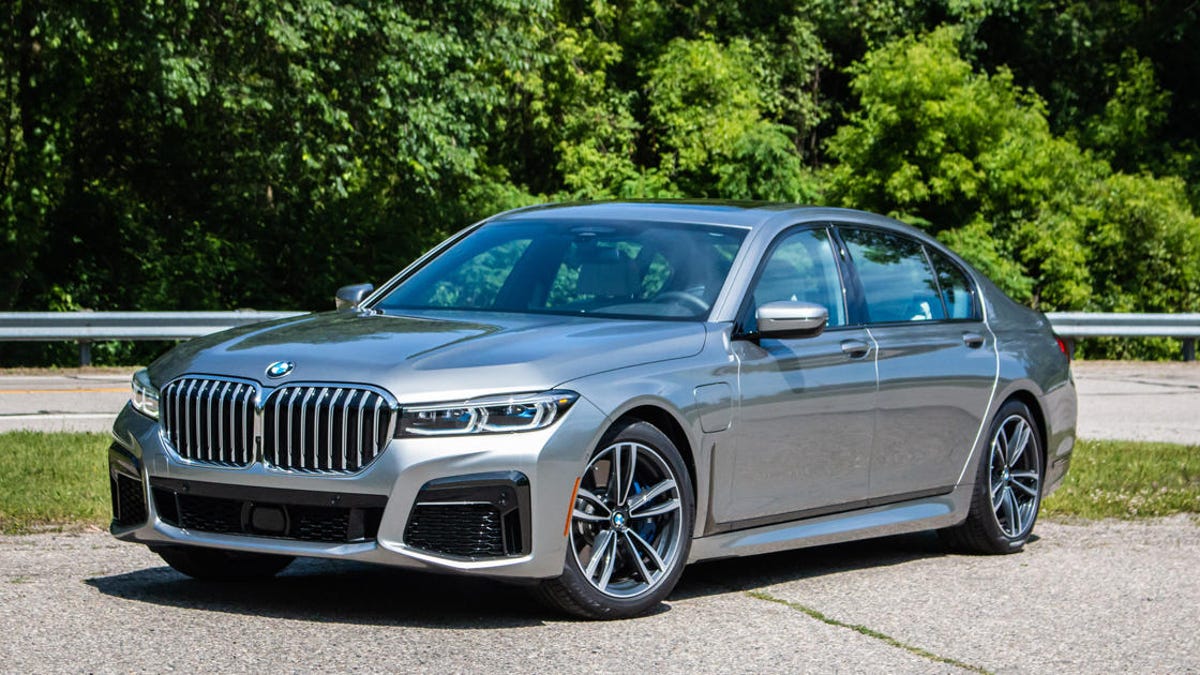 2020 BMW 745e xDrive review: A plush plug-in with power and presence - CNET