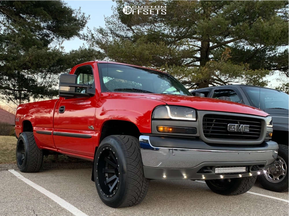 2000 GMC Sierra 1500 with 20x10 -25 XD Heist and 305/50R20 Nitto NT420V and  Stock | Custom Offsets
