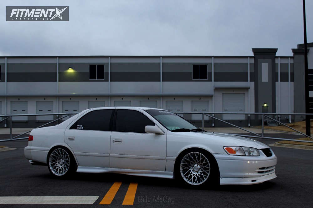 2001 Toyota Camry LE with 18x9.5 Niche Citrine and Nankang 225x45 on  Coilovers | 372183 | Fitment Industries