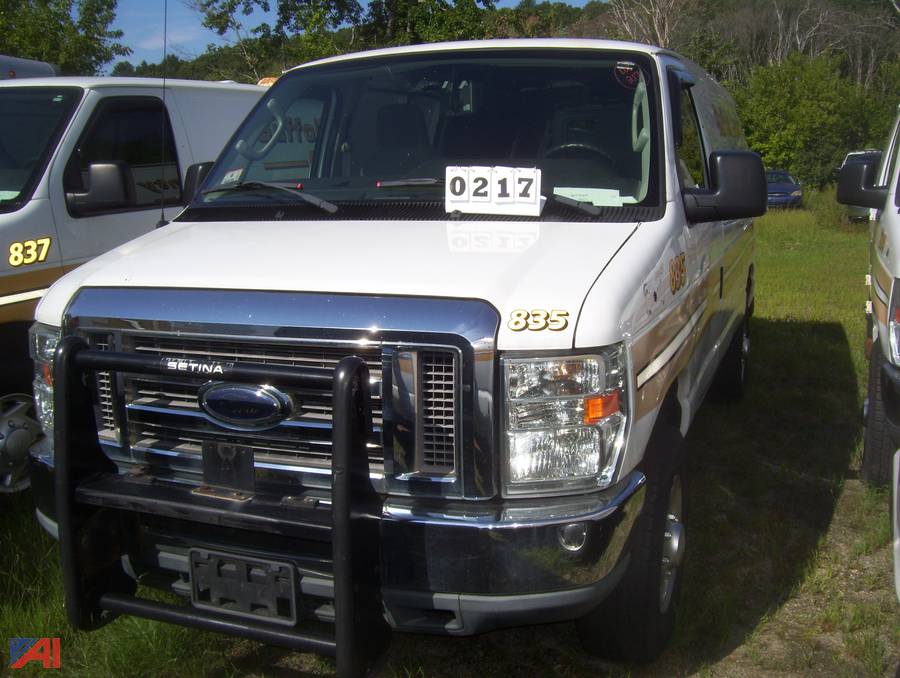 Auctions International - Auction: Mass OSD Westboro-MA #26080 ITEM: 2011  Ford E350 Extended Super Duty Van (MP7349)