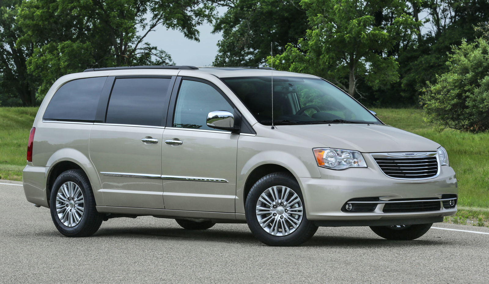 Chrysler Town & Country Test Drive Review - CarGurus