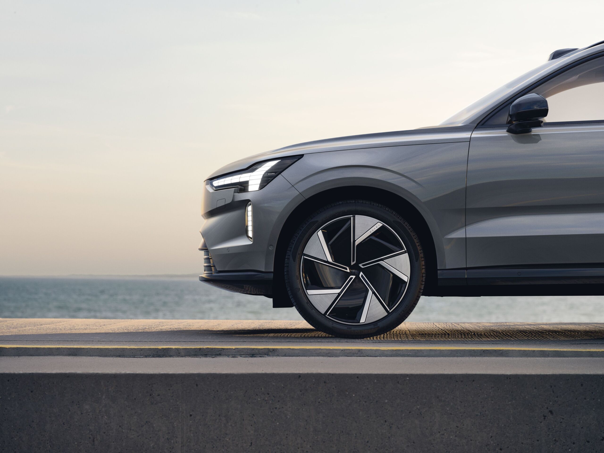Volvo's next electric vehicle is the new US-made EX90 SUV | Ars Technica
