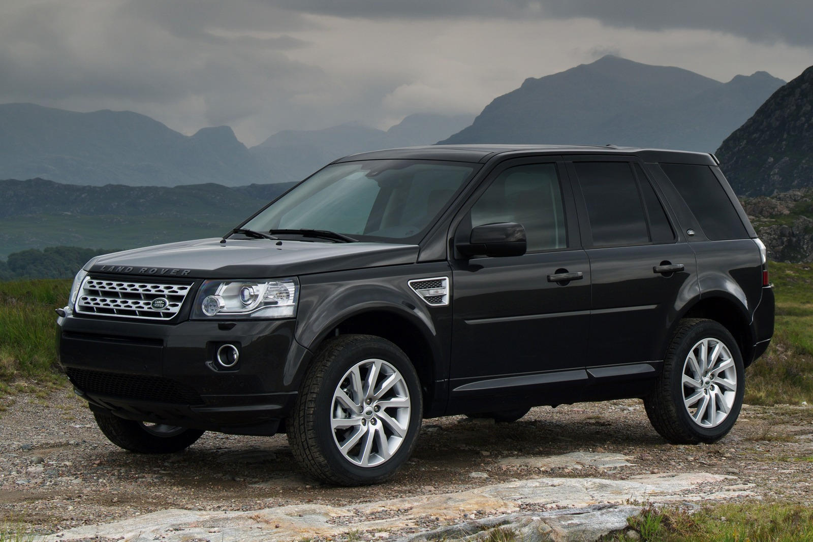 2015 Land Rover LR2: Review, Trims, Specs, Price, New Interior Features,  Exterior Design, and Specifications | CarBuzz
