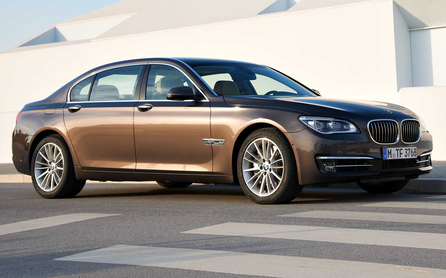 Refreshed 2013 BMW 7 Series Gets Updated Engines, 750i Has 445 HP and 8A
