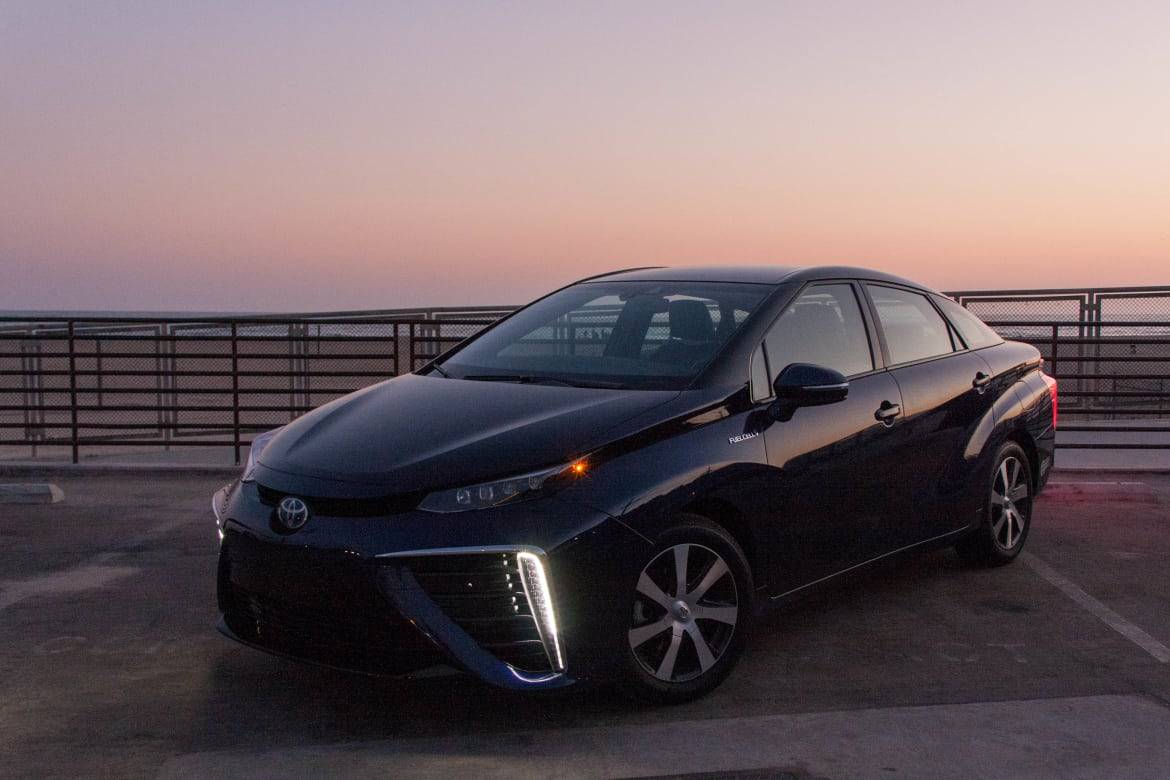 10 Things to Know About the 2016 Toyota Mirai | Cars.com
