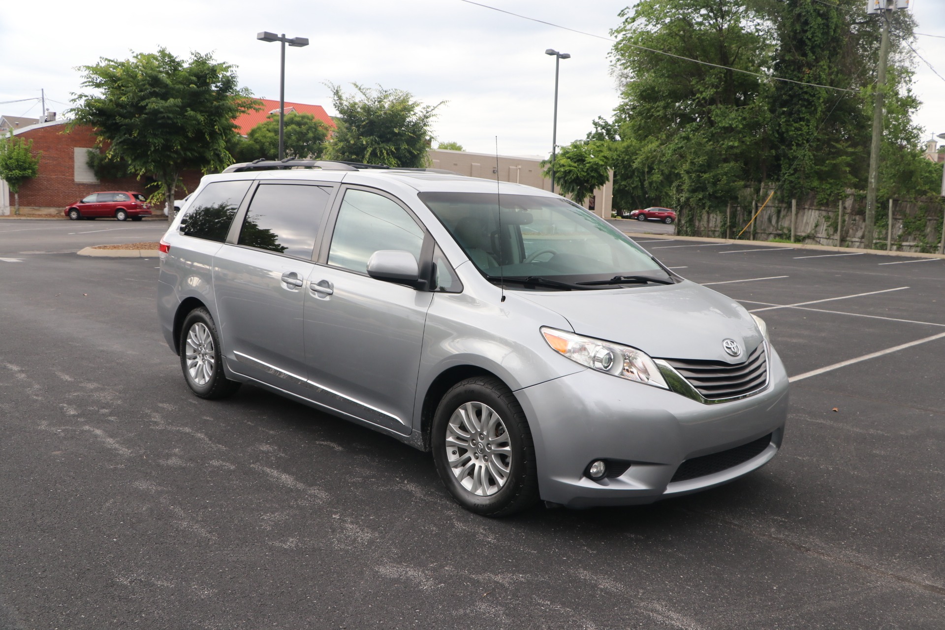 Used 2011 Toyota Sienna XLE 8 PSGR FWD W/REAR ENTERTAINMENT For Sale  ($14,950) | Auto Collection Stock #085070