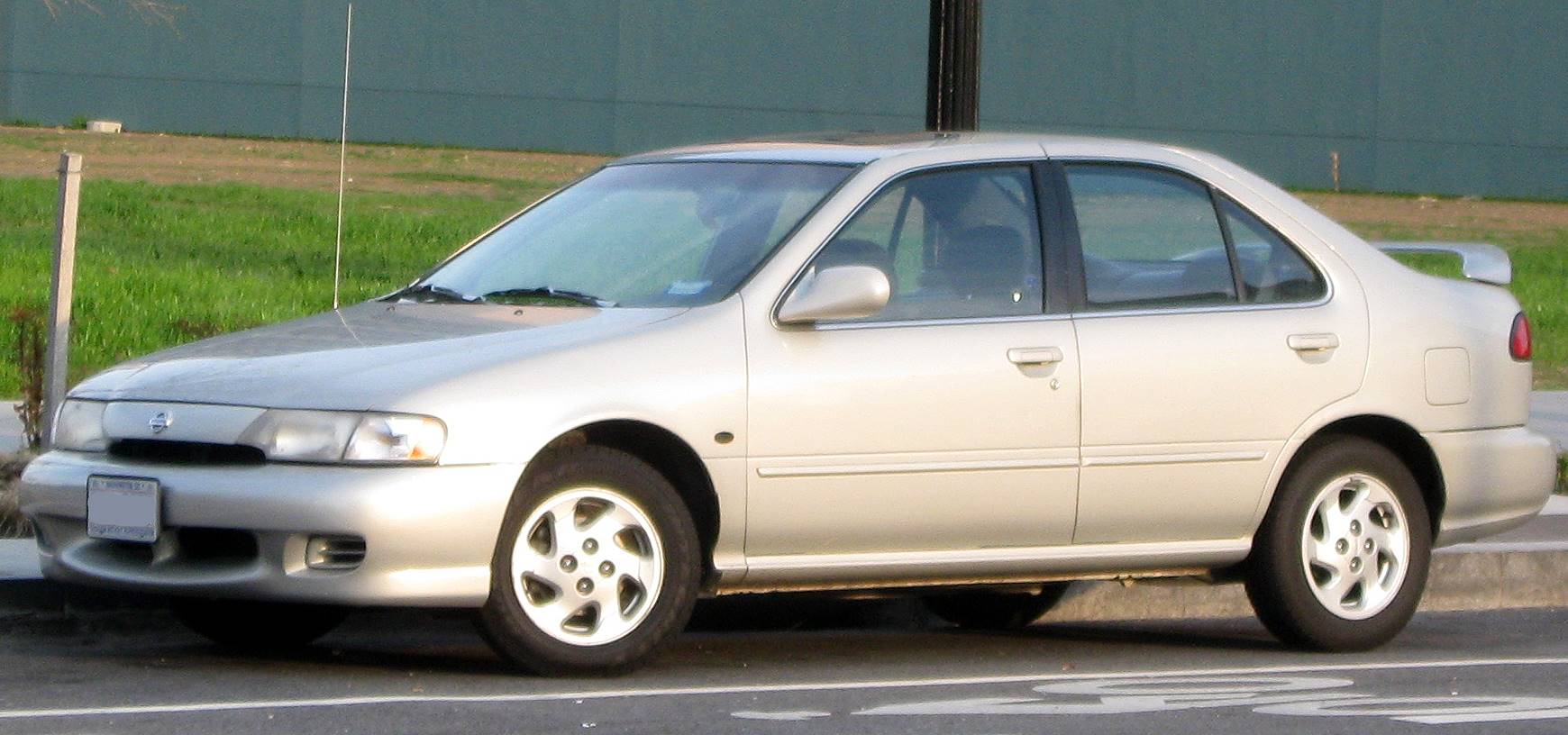 1999 Nissan Sentra 4-Door Sedan GXE Automatic