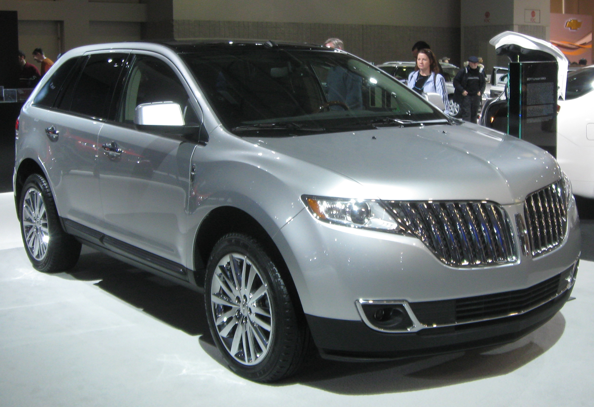 File:2011 Lincoln MKX -- 2010 DC.jpg - Wikimedia Commons