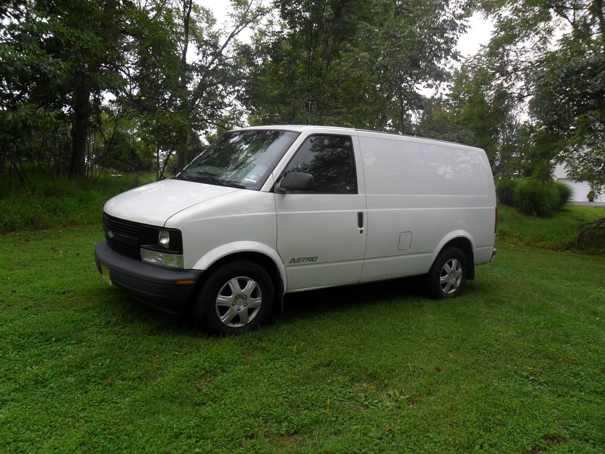 Blank Canvas: 1997 Chevrolet Astro AWD Cargo Van 4WD - SOLD! |  GuysWithRides.com