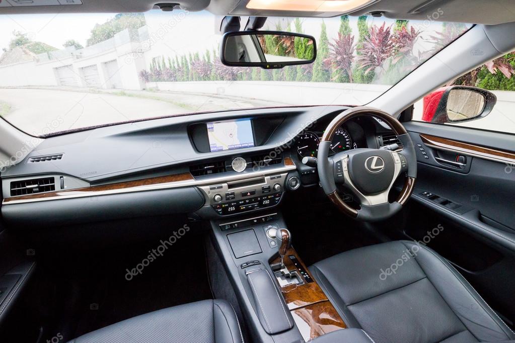 Lexus ES 250 Sedan 2013 Model Drive Bay – Stock Editorial Photo ©  teddyleung #114515240
