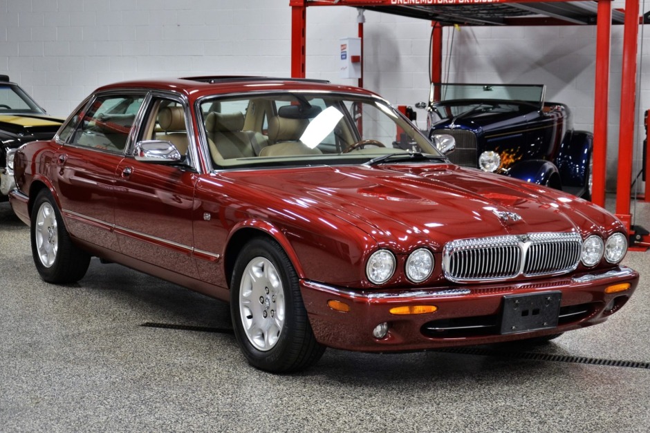 2001 Jaguar Vanden Plas for sale on BaT Auctions - sold for $11,400 on  August 3, 2022 (Lot #80,433) | Bring a Trailer