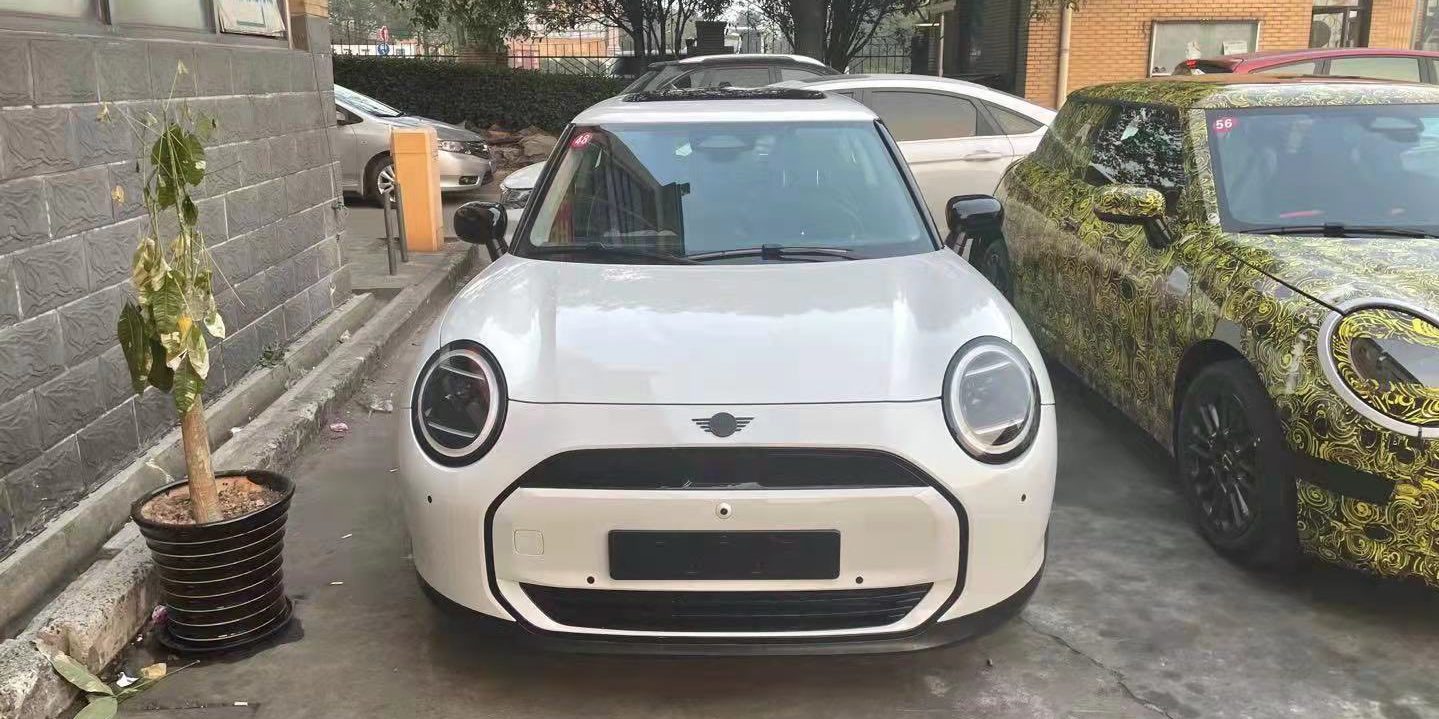 2023 Electric Mini Cooper S spied with new center screen, taillights |  Electrek