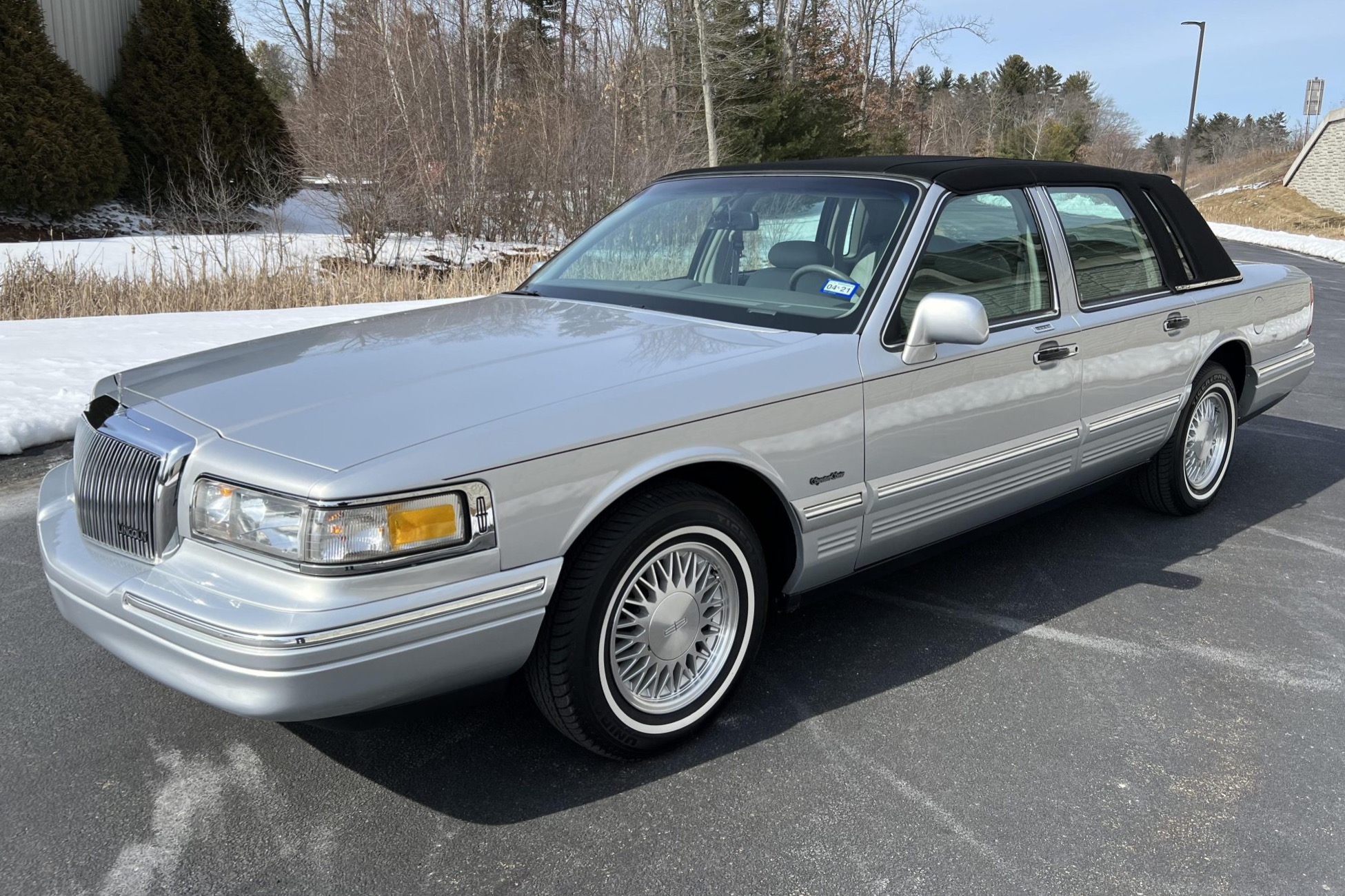 No Reserve: 13k-Mile 1997 Lincoln Town Car Signature for sale on BaT  Auctions - sold for $23,500 on March 24, 2022 (Lot #68,789) | Bring a  Trailer
