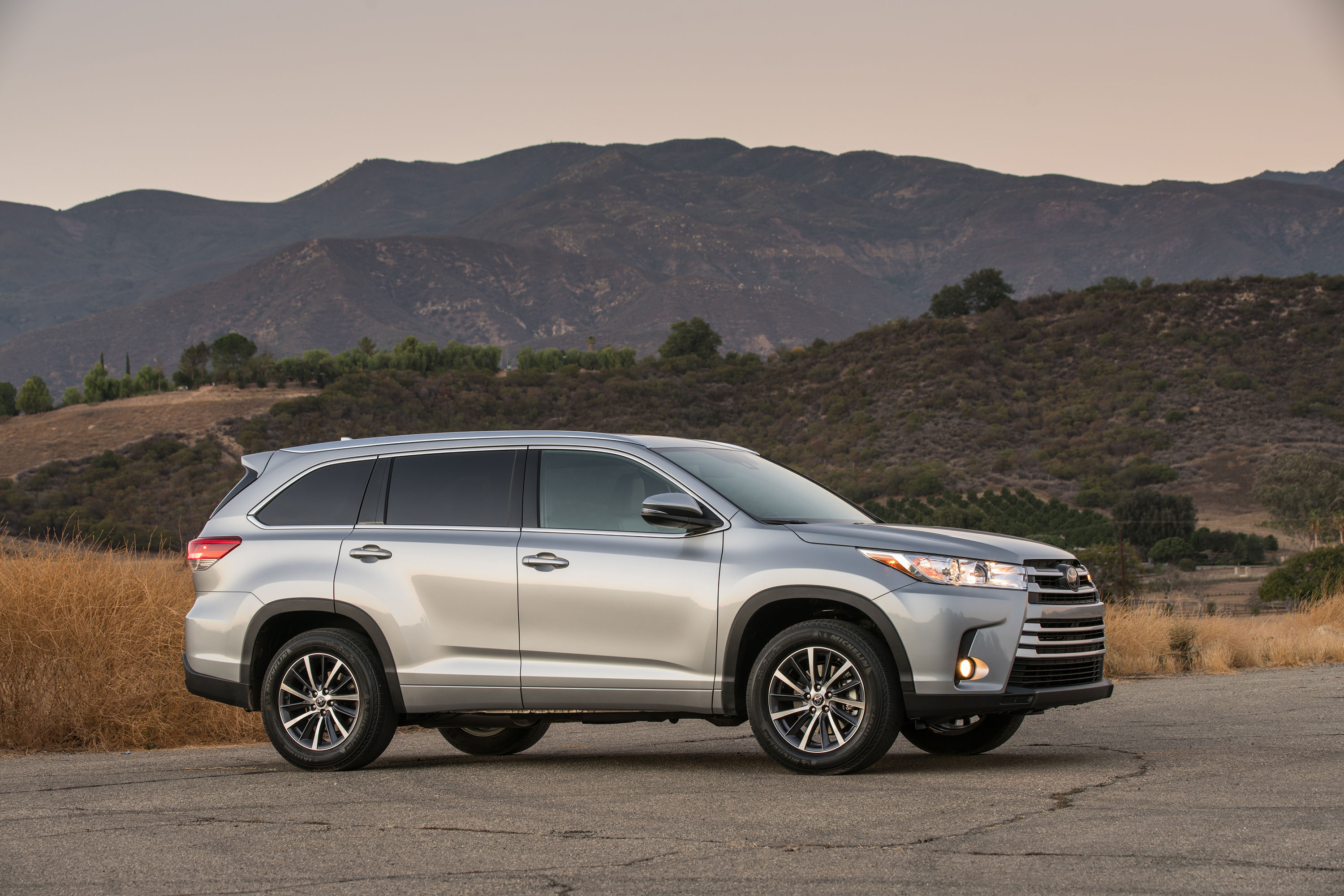 2018 Toyota Highlander Review, Ratings, Specs, Prices, and Photos - The Car  Connection