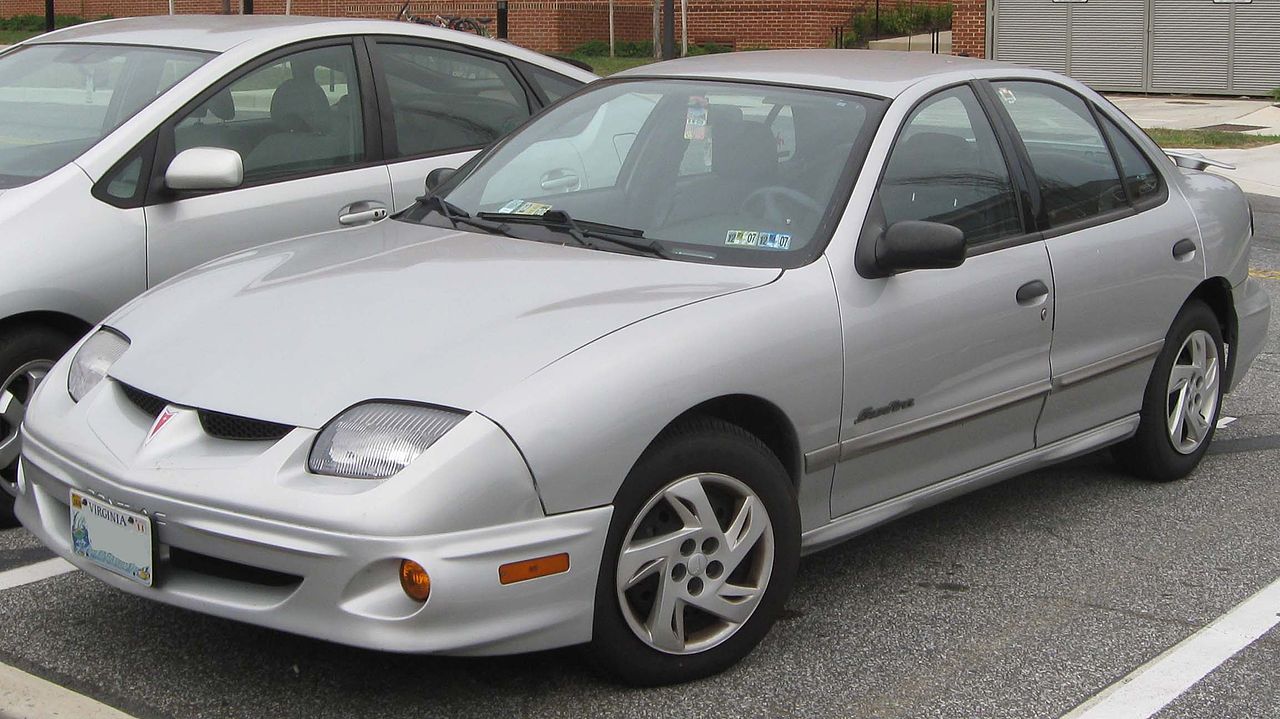 File:2000-2002 Pontiac Sunfire sedan -- 09-03-2010.jpg - Wikipedia