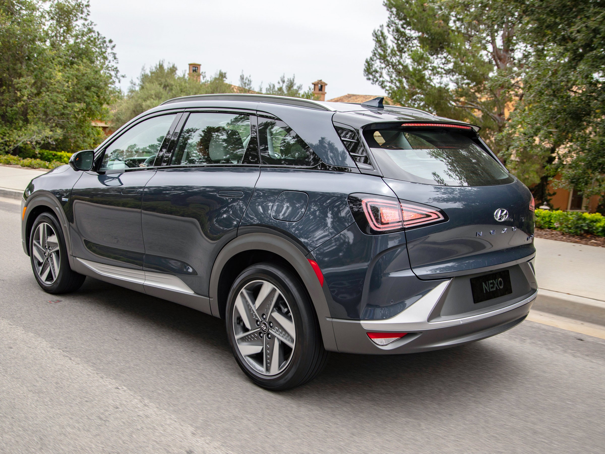 Hyundai Nexo Review: The Hydrogen Fuel Cell-Powered Electric SUV | WIRED