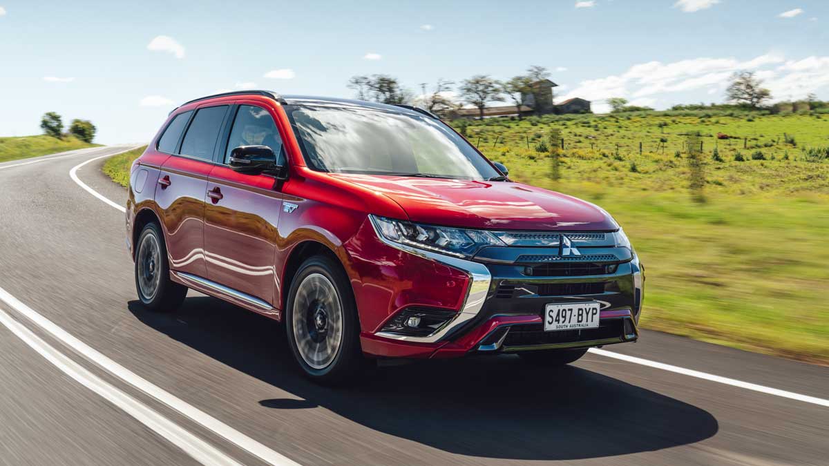 New version of Mitsubishi Outlander plug-in hybrid includes two-way charging