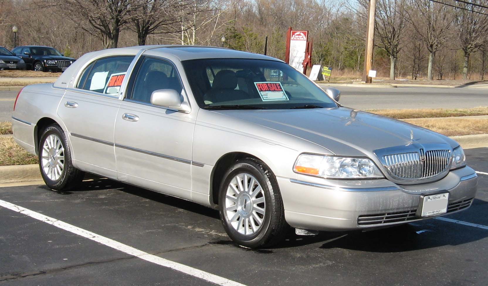 File:2003-Lincoln-Town-Car-Signature-1.jpg - Wikimedia Commons