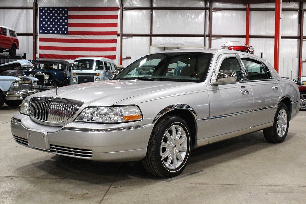 2009 Lincoln Town Car | GR Auto Gallery