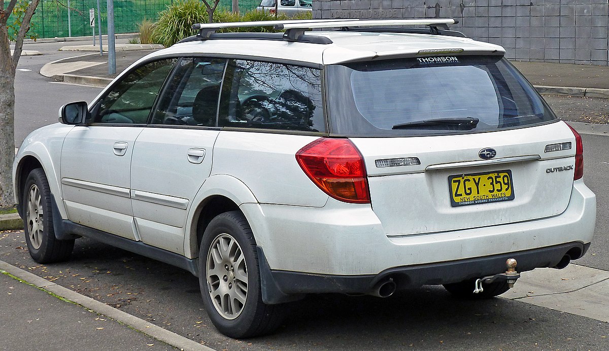 File:2003-2006 Subaru Outback 2.5i station wagon (2010-07-10) 02.jpg -  Wikimedia Commons