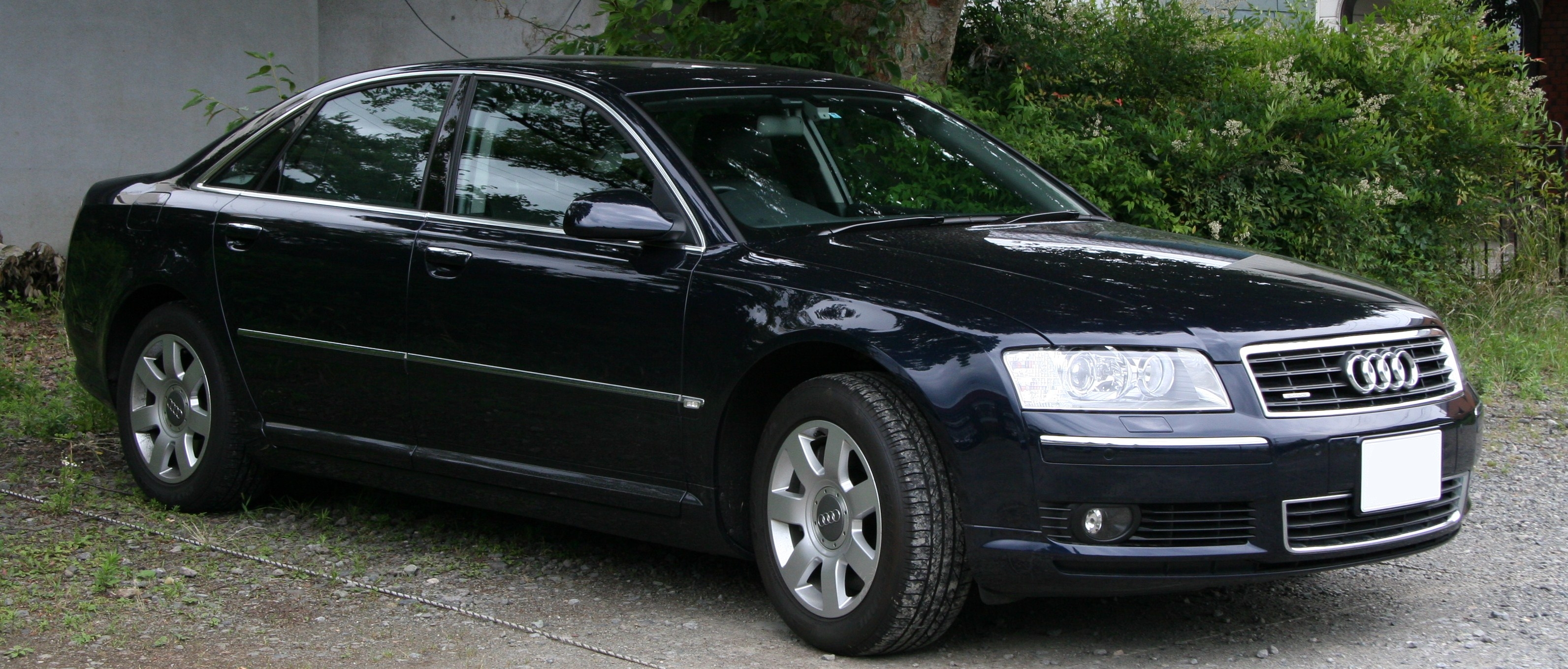 File:2003-2005 Audi A8 4.2 Quattro.jpg - Wikimedia Commons