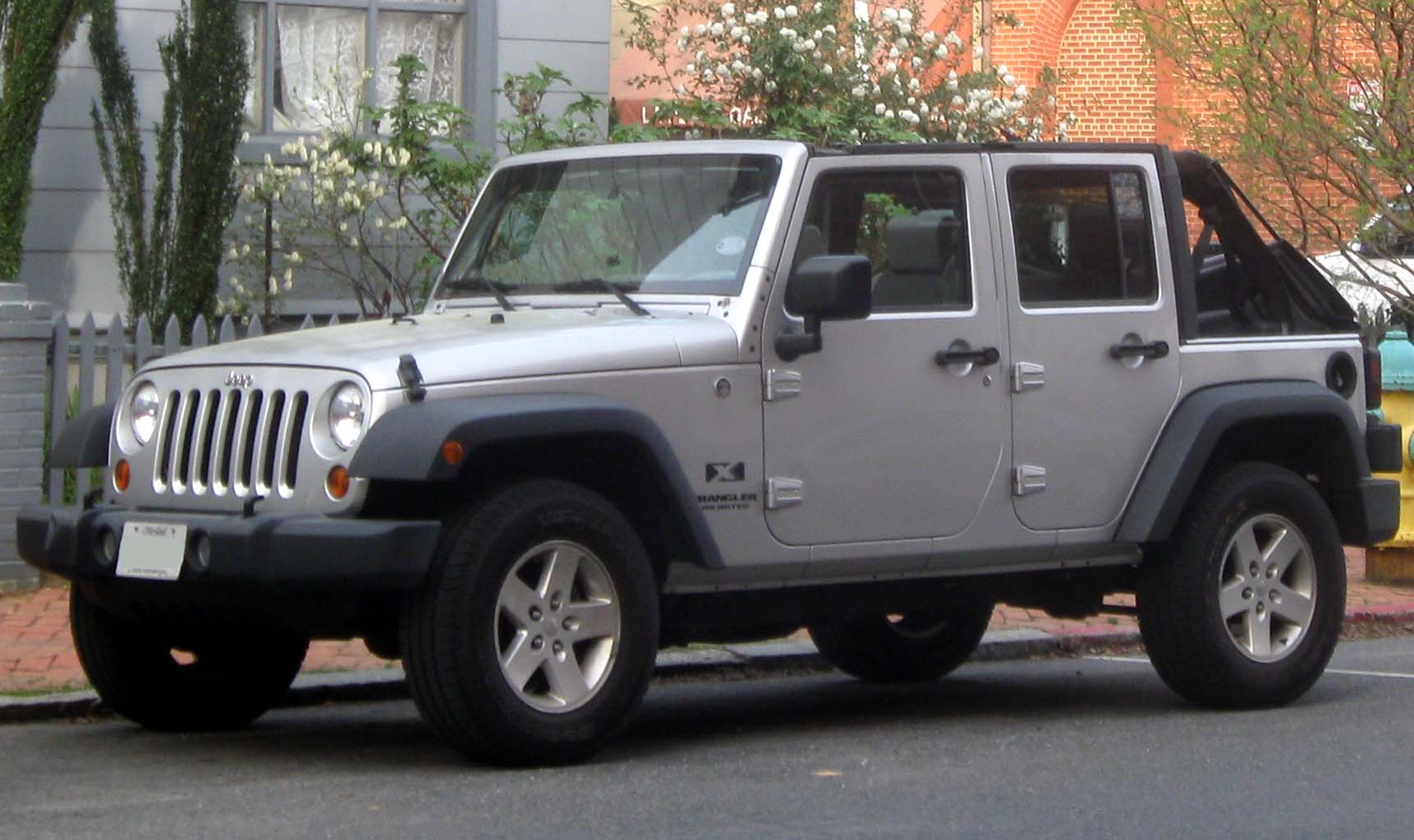 File:Jeep Wrangler Unlimited X -- 04-07-2010.jpg - Wikimedia Commons
