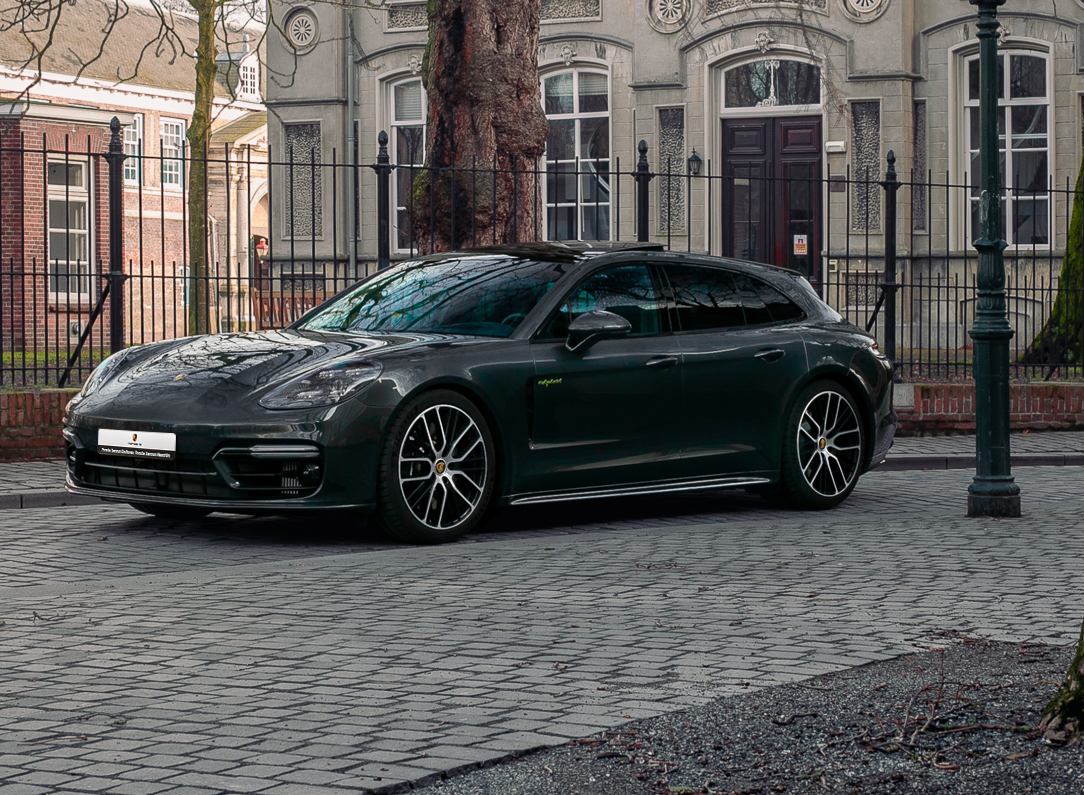 Porsche Panamera 4S E-Hybrid 2022 - elferspot.com - Marketplace for Porsche  Sports Cars