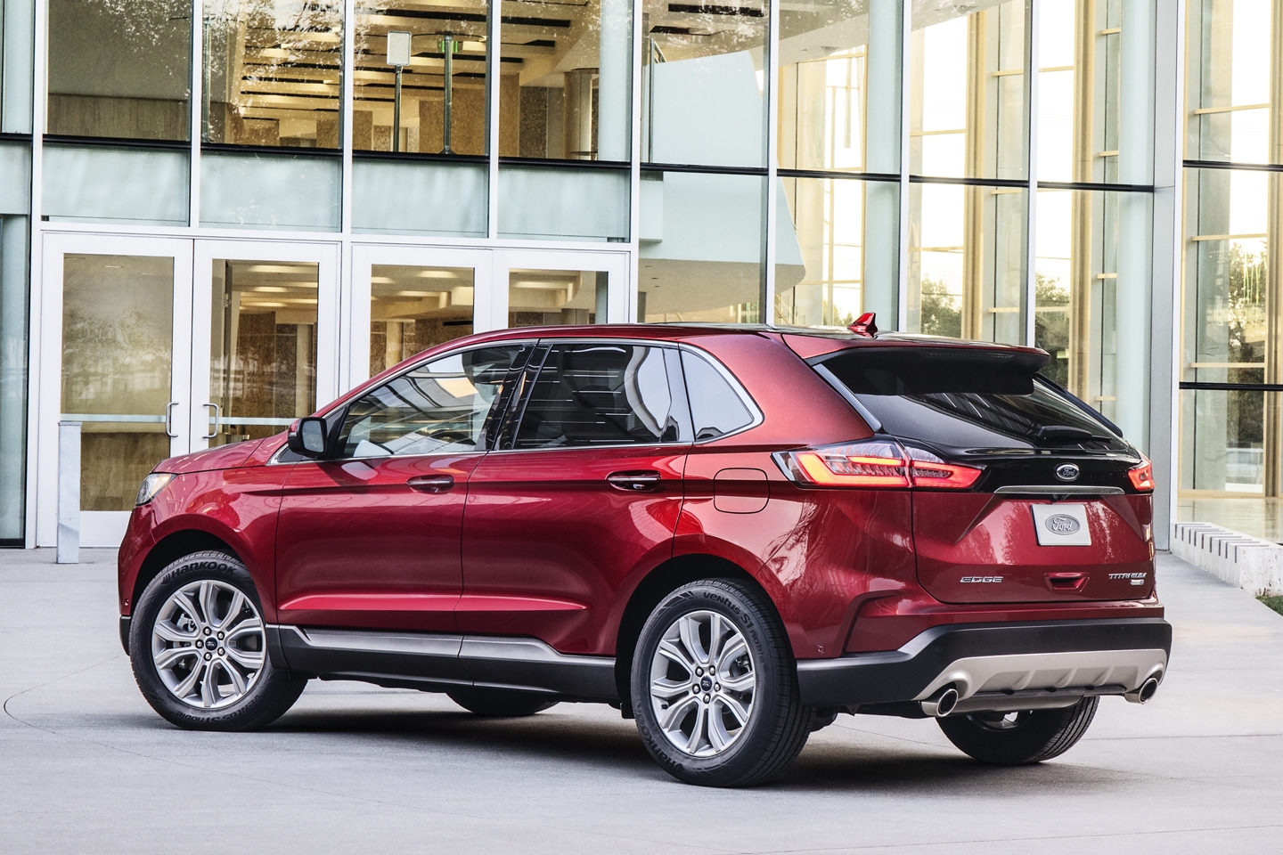 Why the 2020 Ford Edge is So Much Fun to Drive