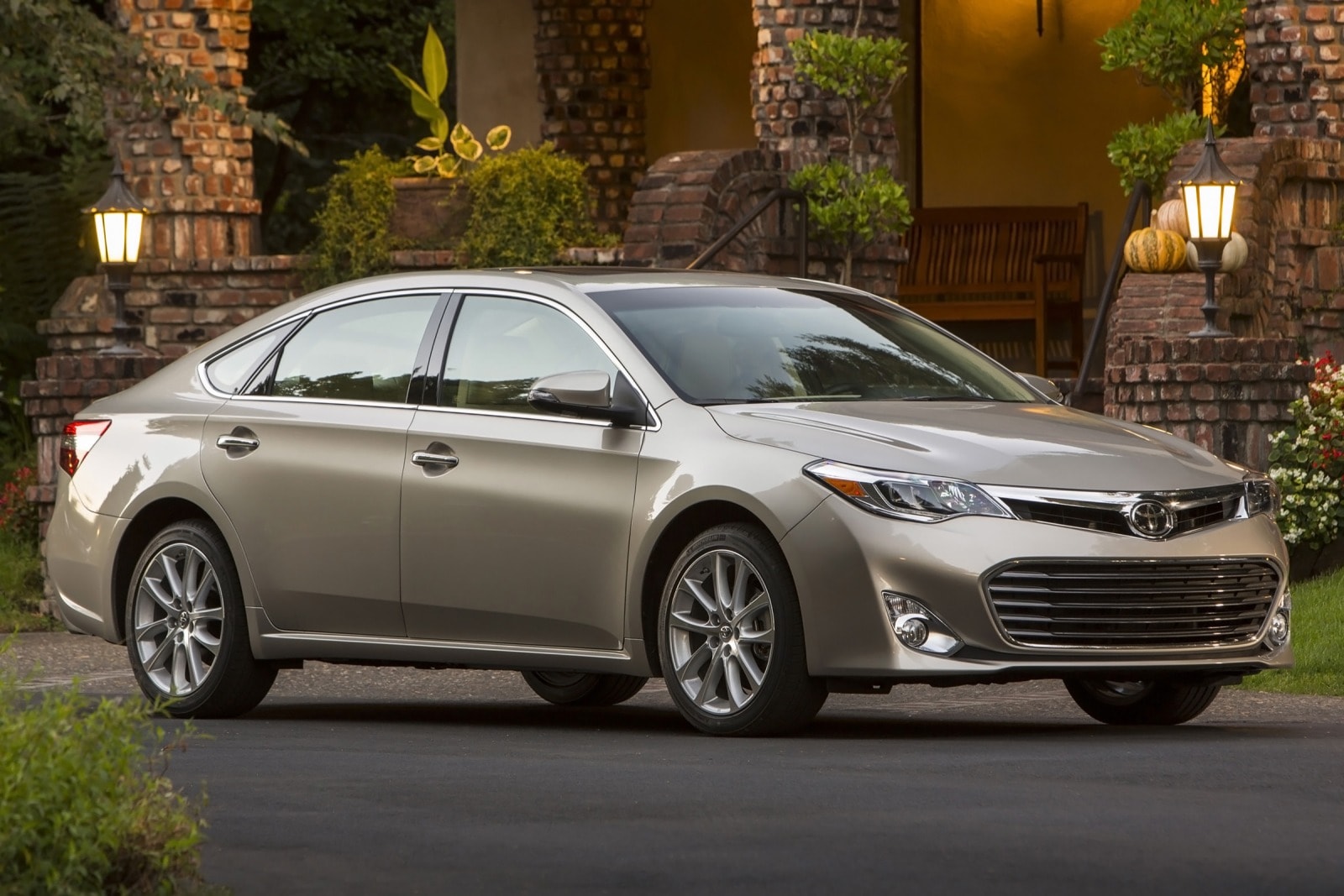 2013 Toyota Avalon Review & Ratings | Edmunds