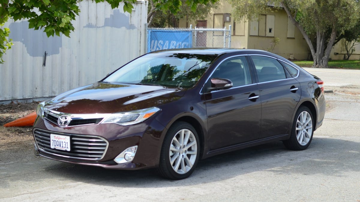 2014 Toyota Avalon Limited review: This large sedan is just full of tech  surprises - CNET