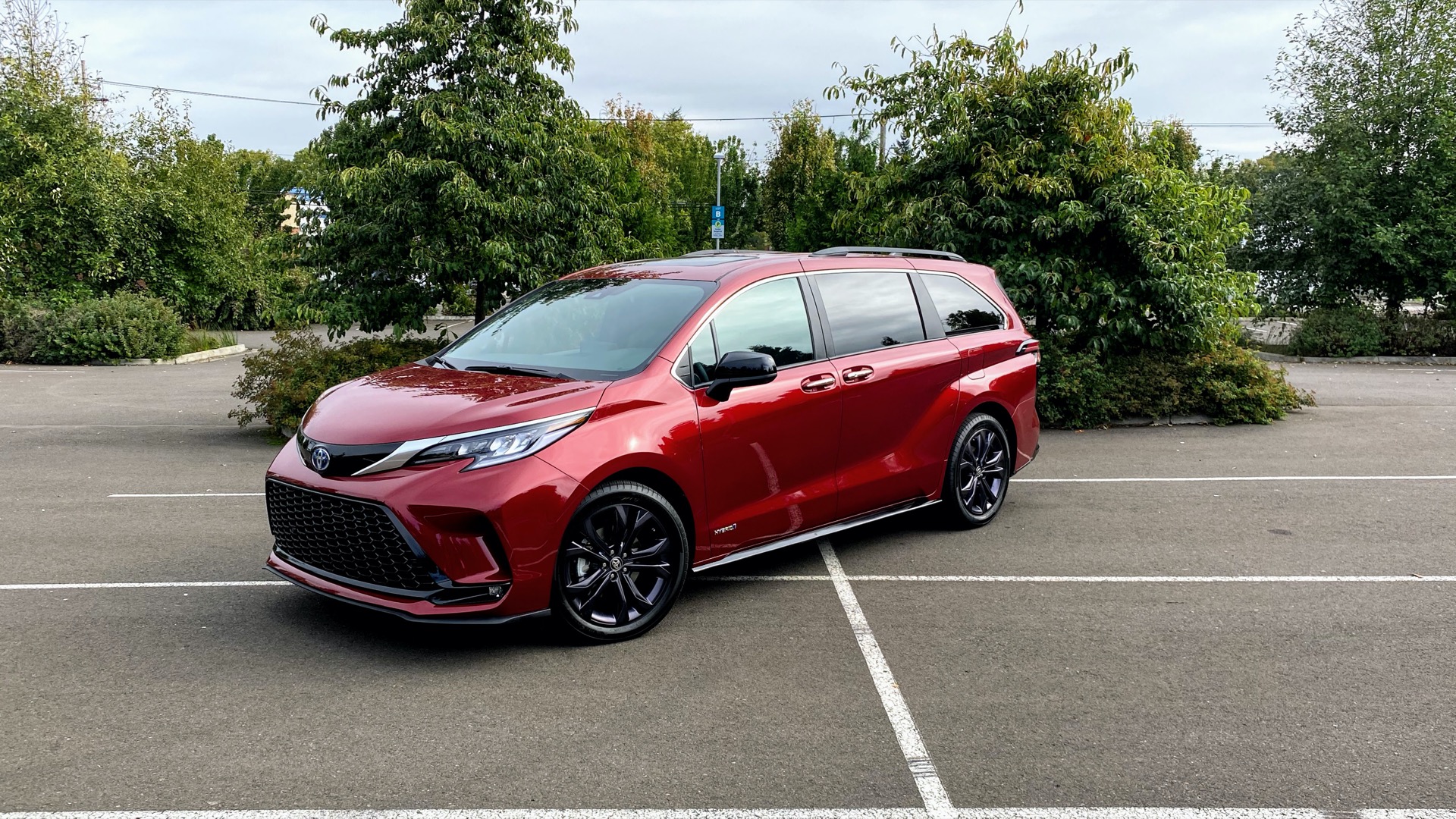 2021 Toyota Sienna first drive: 36 mpg and design flair make the minivan  relevant again