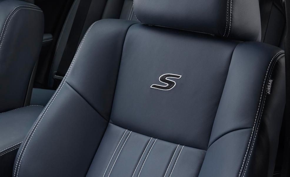 2014 Chrysler 300S Sedan Gets Snappy New Interior Color, More Blacked-Out  Appearance – News – Car and Driver