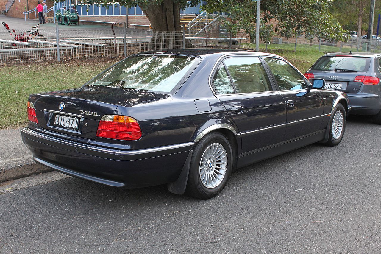 File:2000 BMW 740iL (E38) sedan (27204434416).jpg - Wikimedia Commons