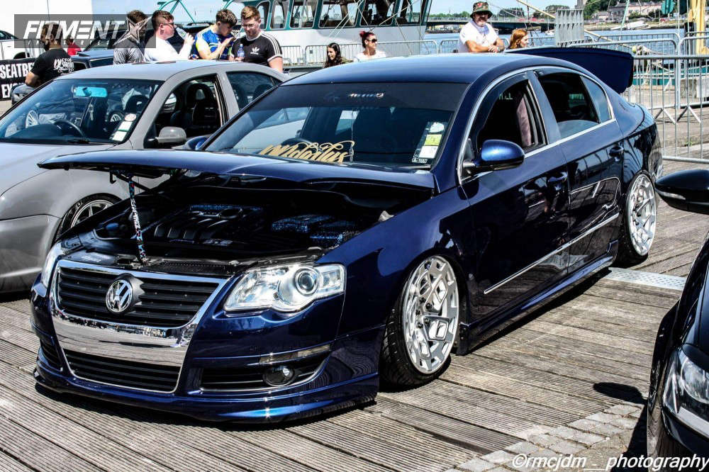 2007 Volkswagen Passat with 18x9.5 Radi8 R8cm9 and Sunny 215x40 on Air  Suspension | 400965 | Fitment Industries