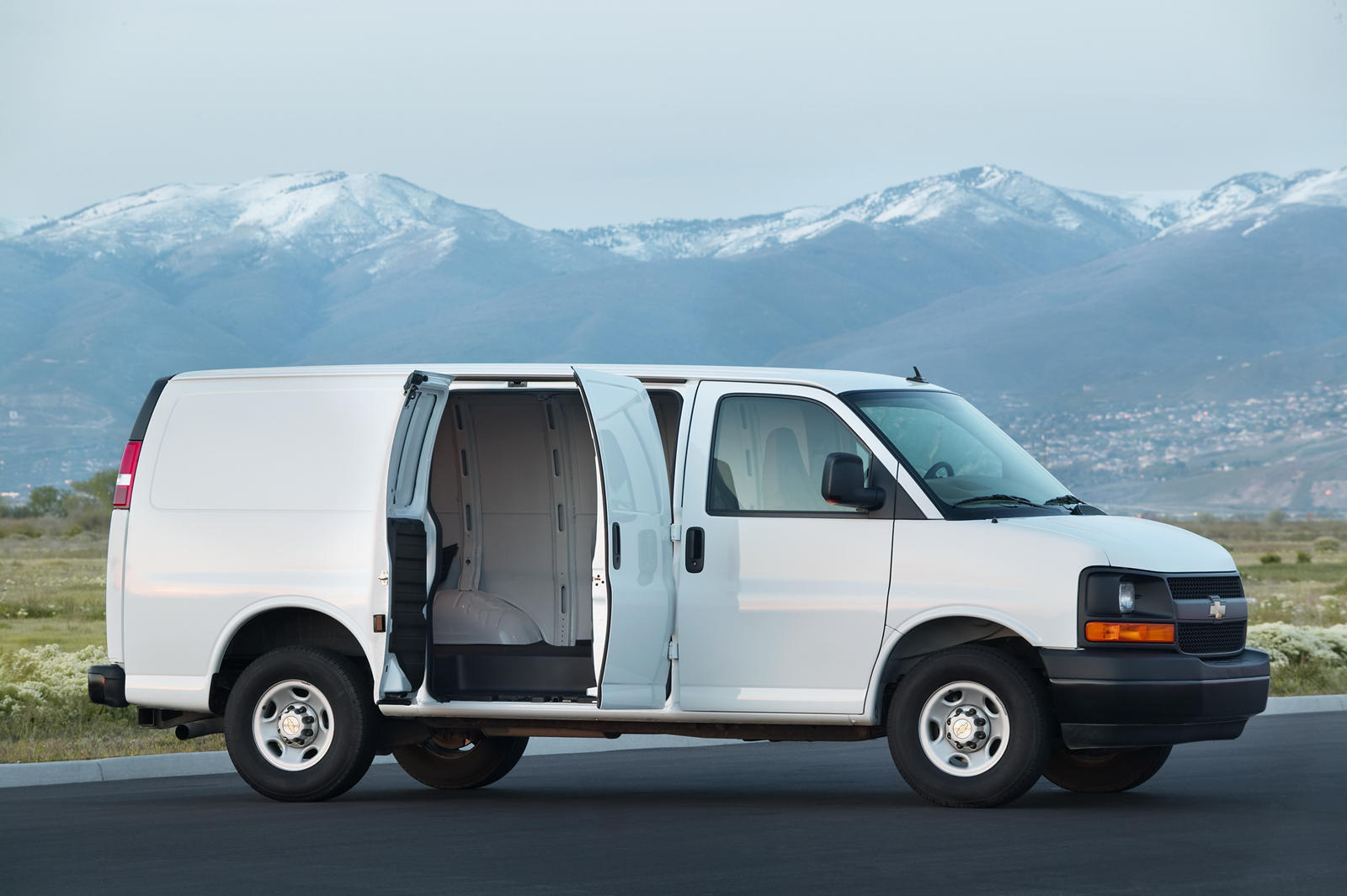 2008 GMC Savana Cargo Van Exterior Photos | CarBuzz