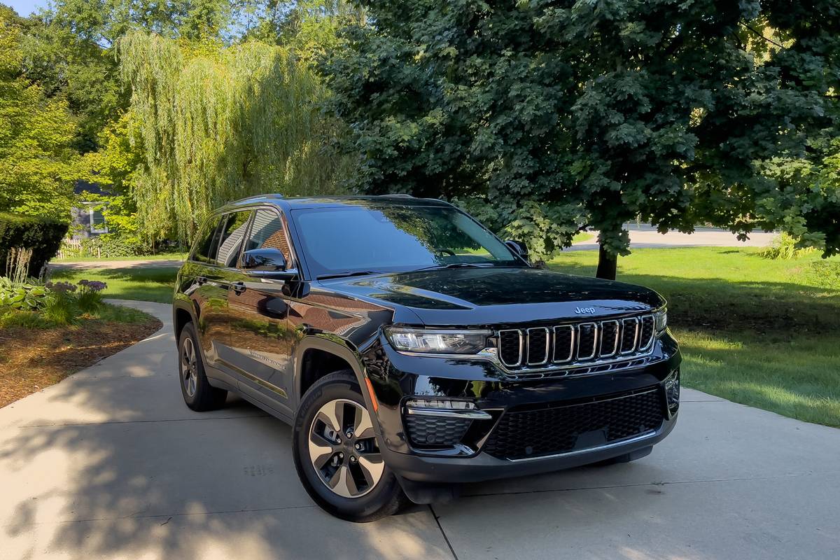 How Far Can a 2022 Jeep Grand Cherokee 4xe Go on Electricity Alone? |  Cars.com