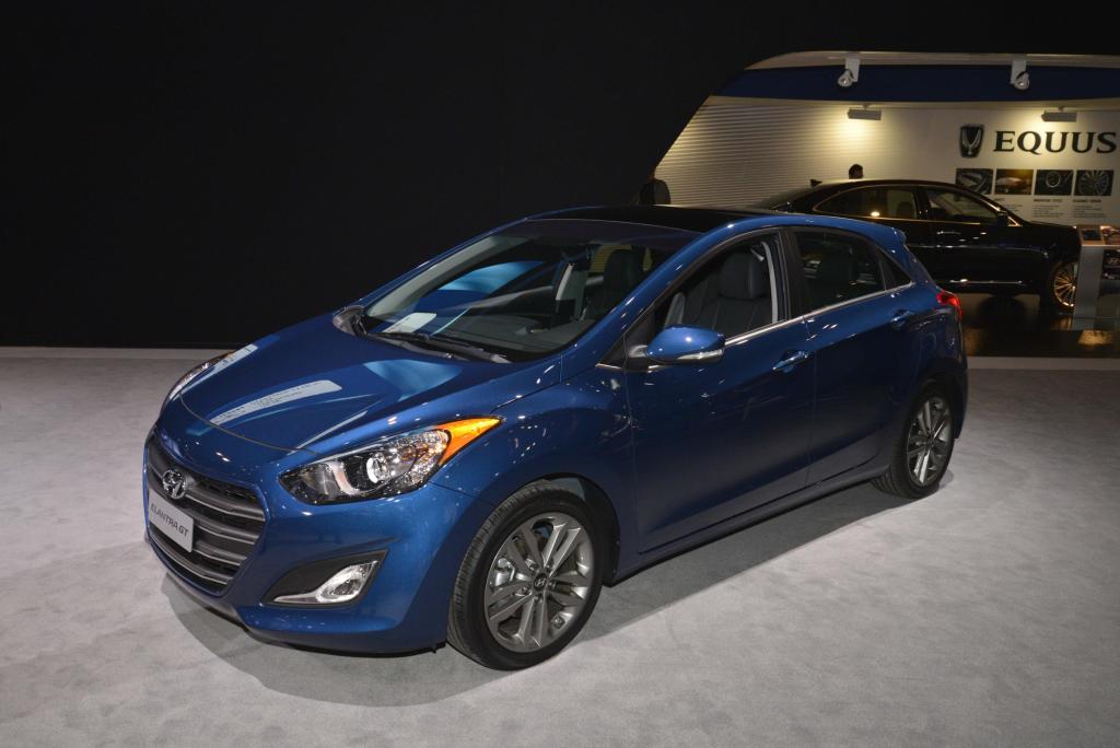 2016 HYUNDAI ELANTRA GT SPORTS REFRESHED LOOK AND NEW TECH - myAutoWorld.com