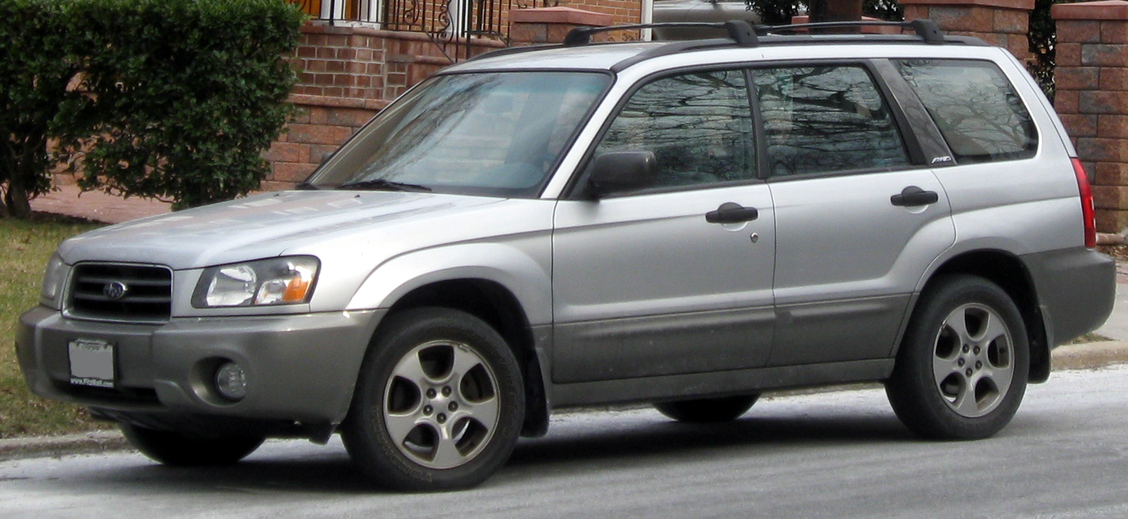 File:2003-2005 Subaru Forester -- 02-14-2012.jpg - Wikimedia Commons