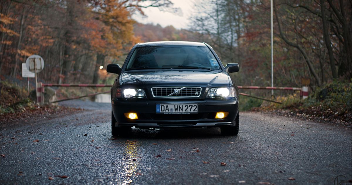 2003 Volvo V40 2.0T Limited Sports Edition