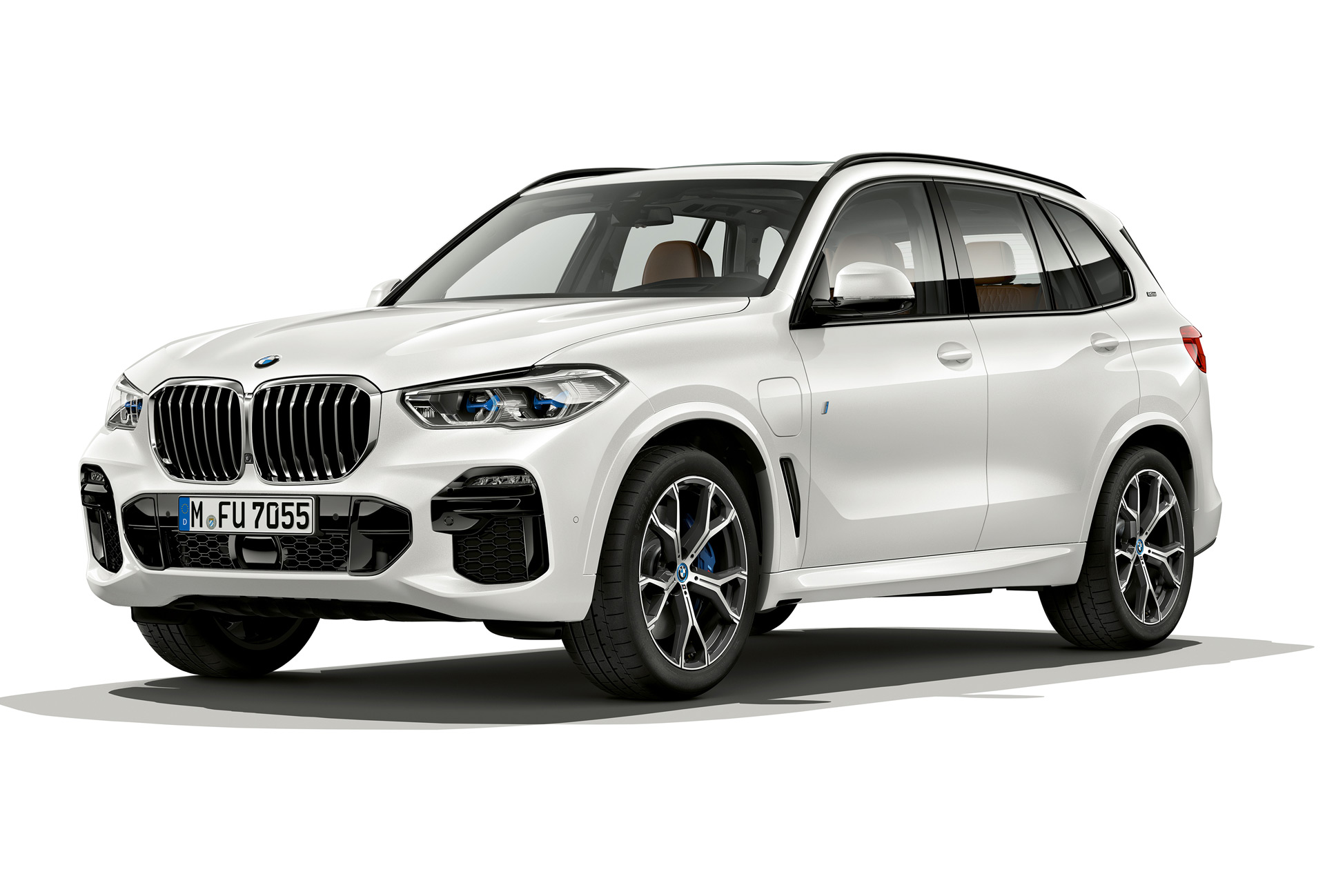 2021 BMW X5 xDrive45e plug-in hybrid will have more range, 6 cylinders