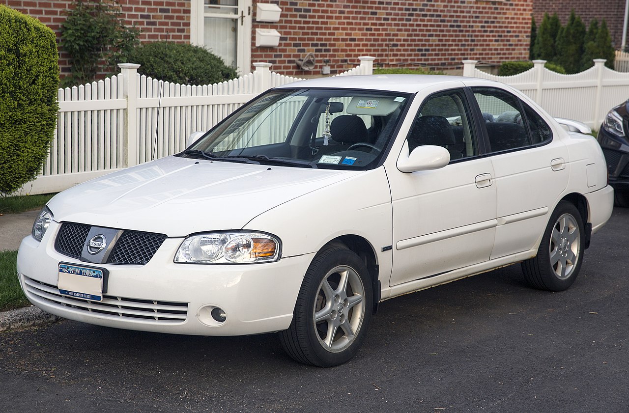 File:2006 Nissan Sentra 1.8 S Special Edition in White, front left.jpg -  Wikimedia Commons